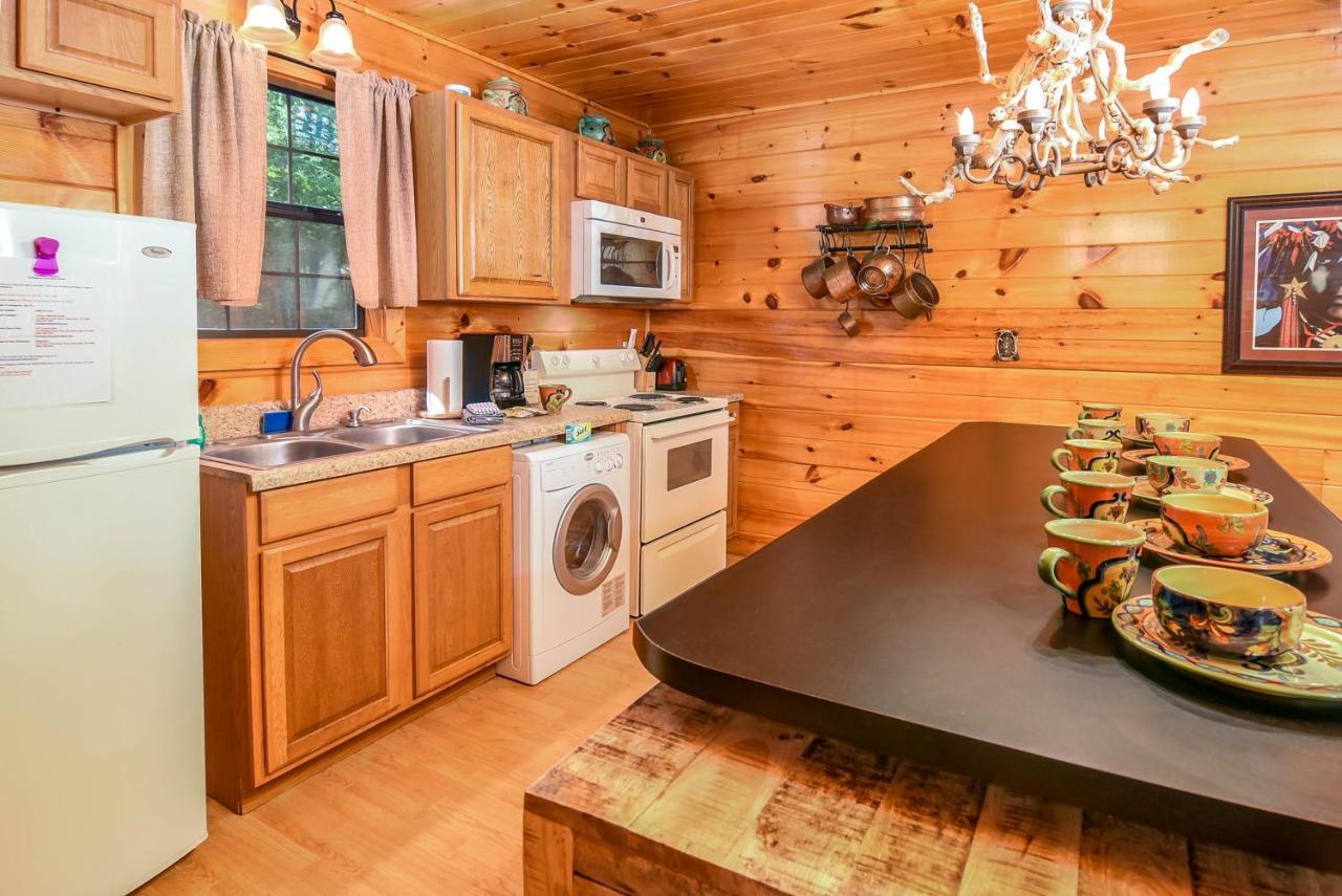 Permanent Vacation-Private Honeymoon Cabin With Hot Tub Sevierville Exteriör bild