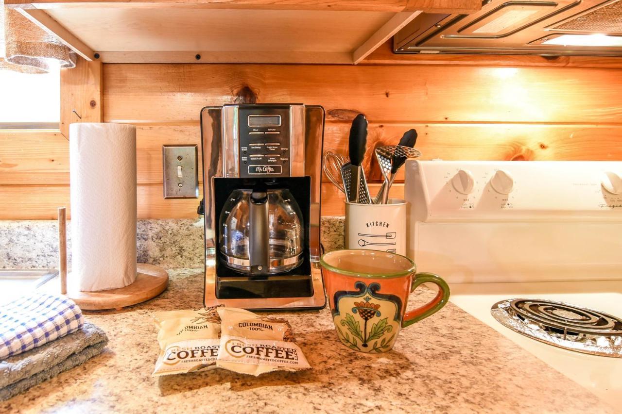 Permanent Vacation-Private Honeymoon Cabin With Hot Tub Sevierville Exteriör bild