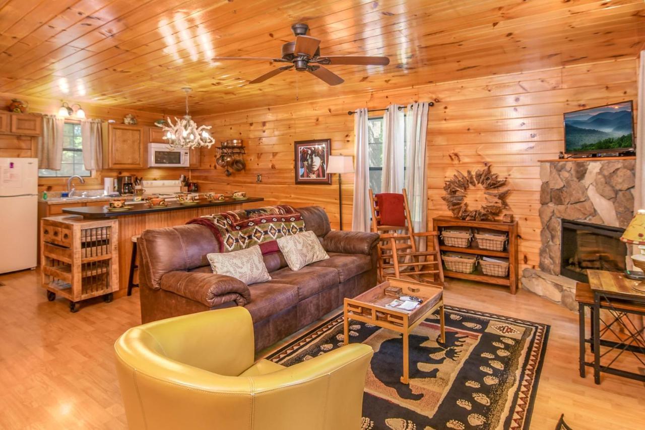 Permanent Vacation-Private Honeymoon Cabin With Hot Tub Sevierville Exteriör bild