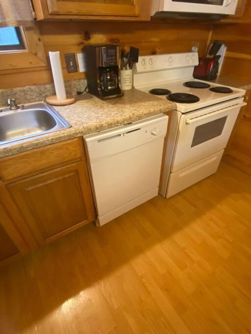 Permanent Vacation-Private Honeymoon Cabin With Hot Tub Sevierville Exteriör bild